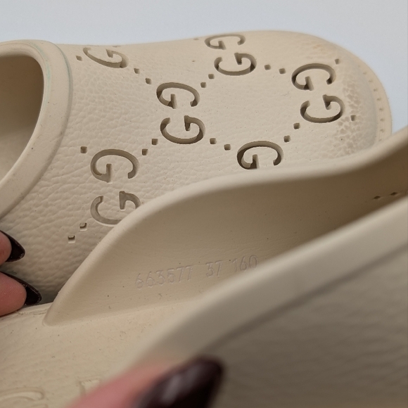 Gucci Cutout Logo Platform Mules 37 / US 7 Rubber GG Slides - Picture 8 of 9